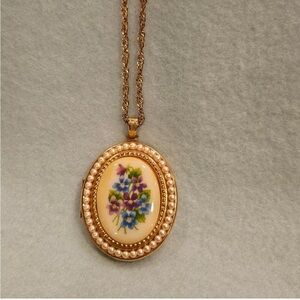 175 Vintage Avon Locket
Necklace